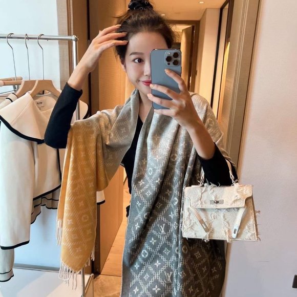 💎✨AUTHENTIC✨💎Louis Vuitton scarf - Picture 6 of 6